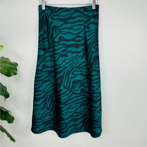 J Crew Slip On Zebra Stripe Midi Satin Dark Pine Green Black Skirt - Picture 6 of 7